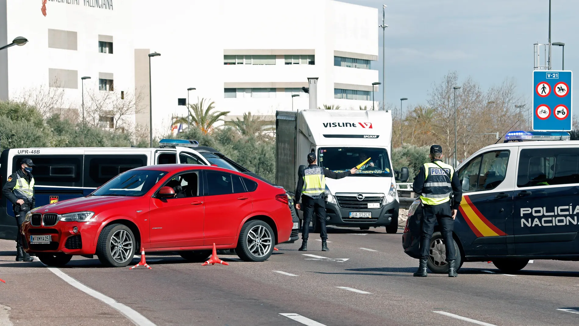 Controles de la Policia durante el primer fin de semana de cierre perimetral en Valencia