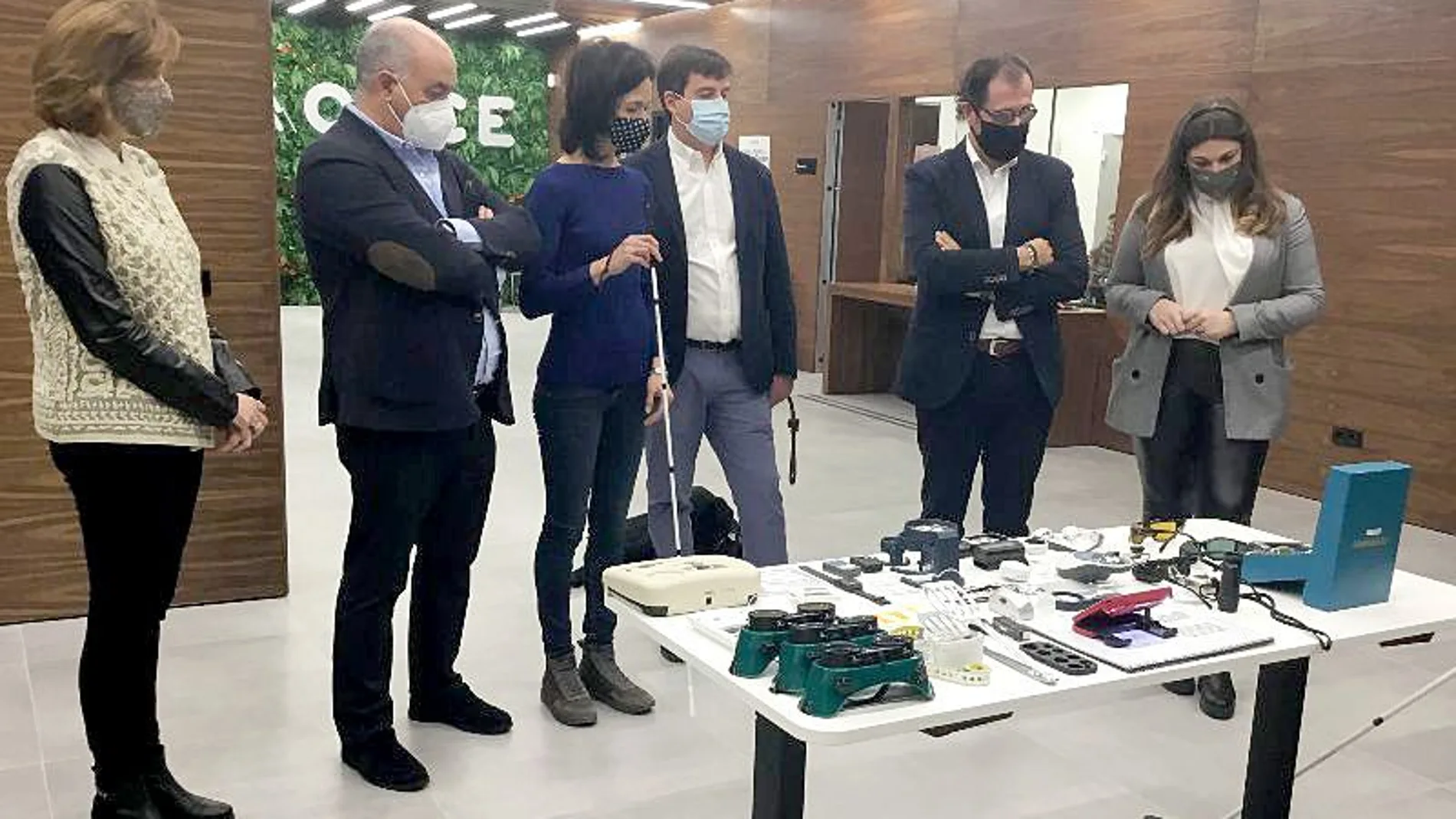 Visita de dirigentes populares como Miguel Ángel García Nieto a la nueva sede de la ONCE en Ávila