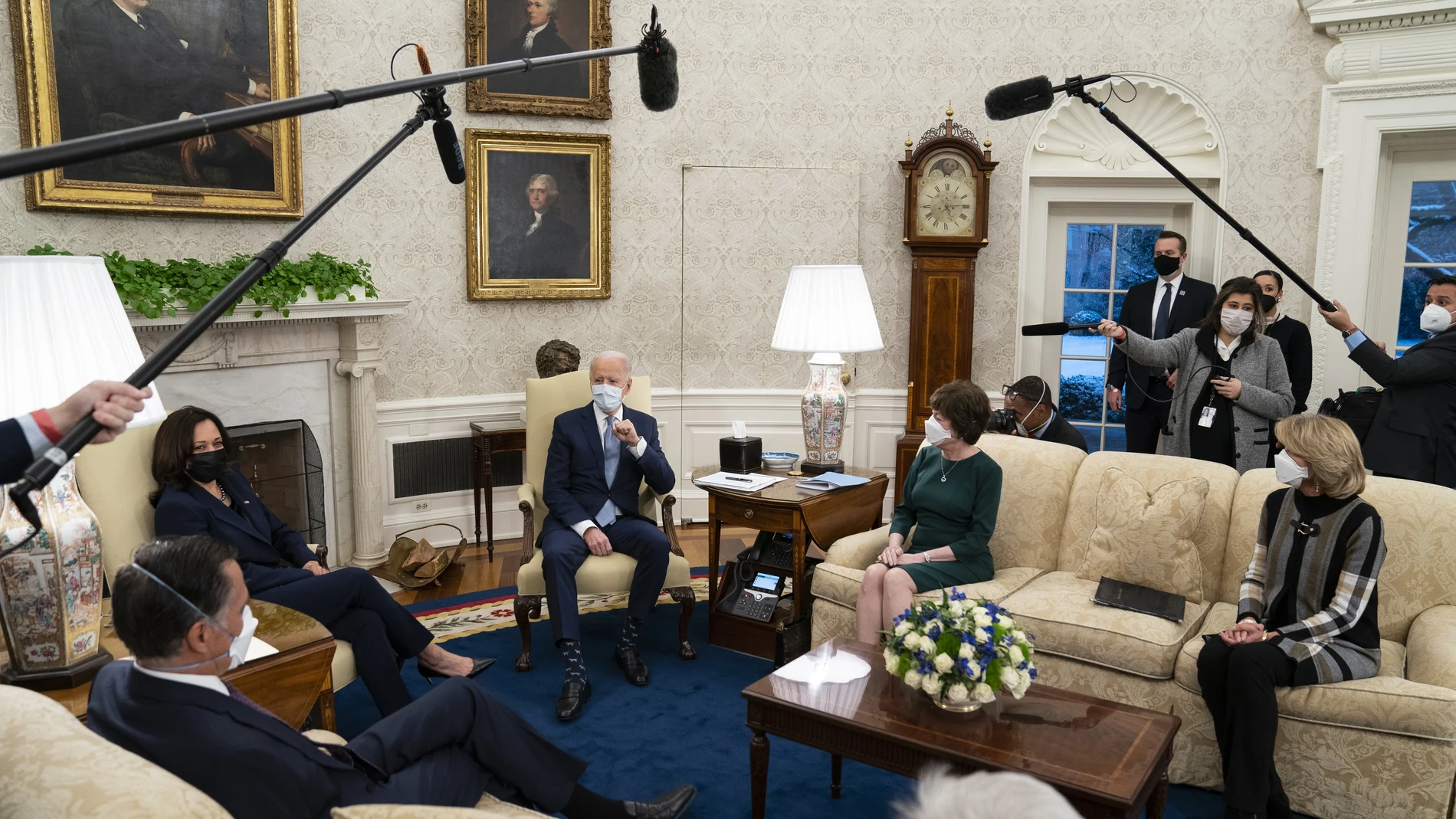 Joe Biden y Kamala Harris se reúnen en la Casa Blanca con senadores republicanos para pactar la estrategia contra la pandemia