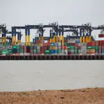 Contenedores almacenados en el Puerto de Felixstowe