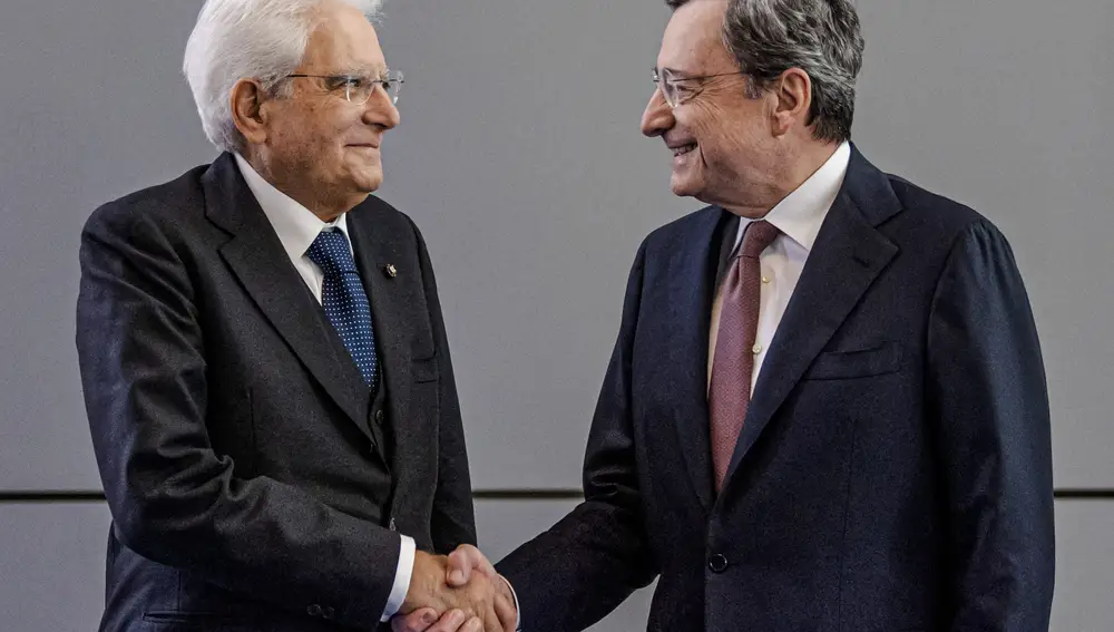 El presidente saliente Sergio Mattarella, y el actual primer ministro italiano, Mario Draghi, en una foto de archivo