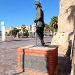 La estatua de Francisco Franco en Melilla, semanas antes de su retirada