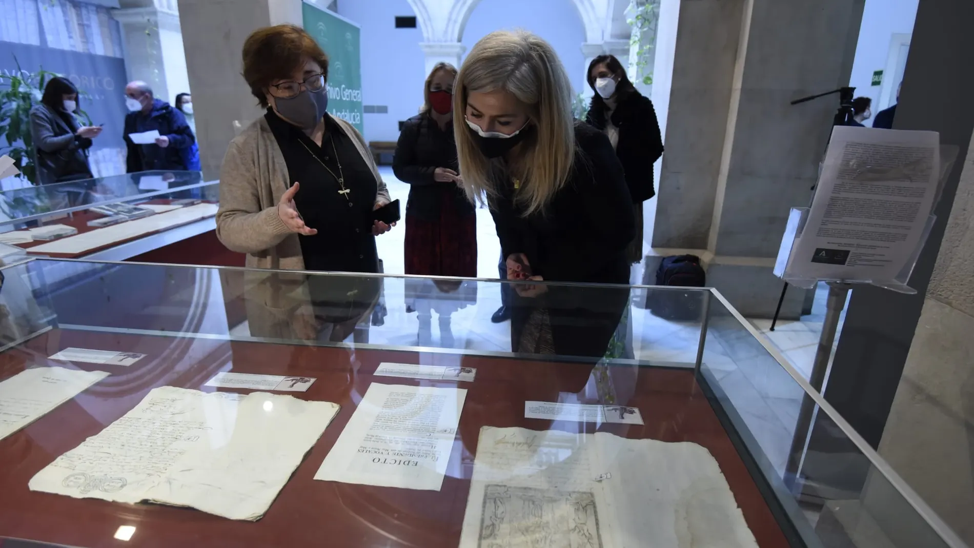 La consejera de Cultura y Patrimonio Histórico, Patricia del Pozo, inaugura la exposición 'Documentos para la esperanza. De cómo Sevilla salió de las epidemias del XIX'