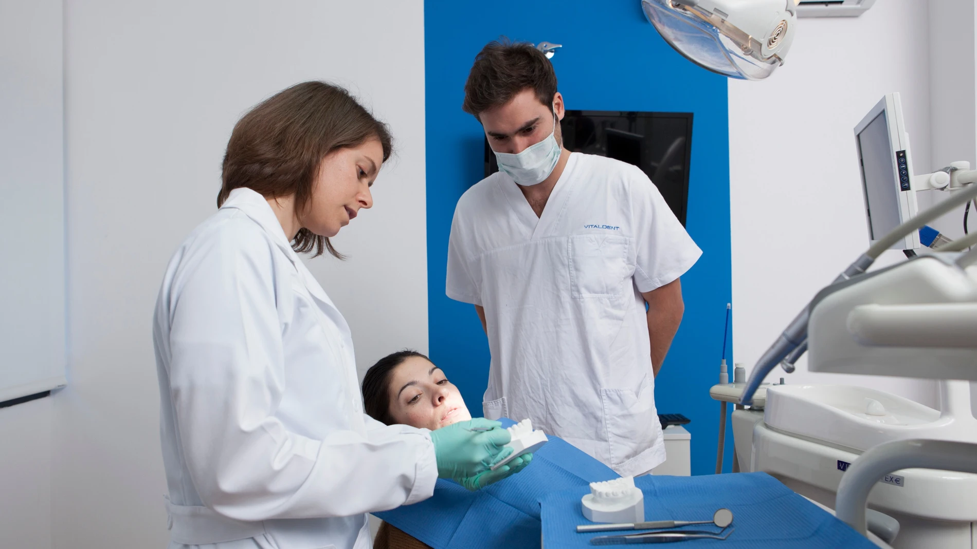 La práctica profesional odontológica se ha visto gravemente afectada en el periodo 2015-2019, especialmente por los tratamientos estéticos