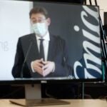 El president de la Generalitat, Ximo Puig durante la visita que ha realizado al centro de Telefónica especializado en ciberseguridad, IoT y Smart City ubicado en la Marina de València