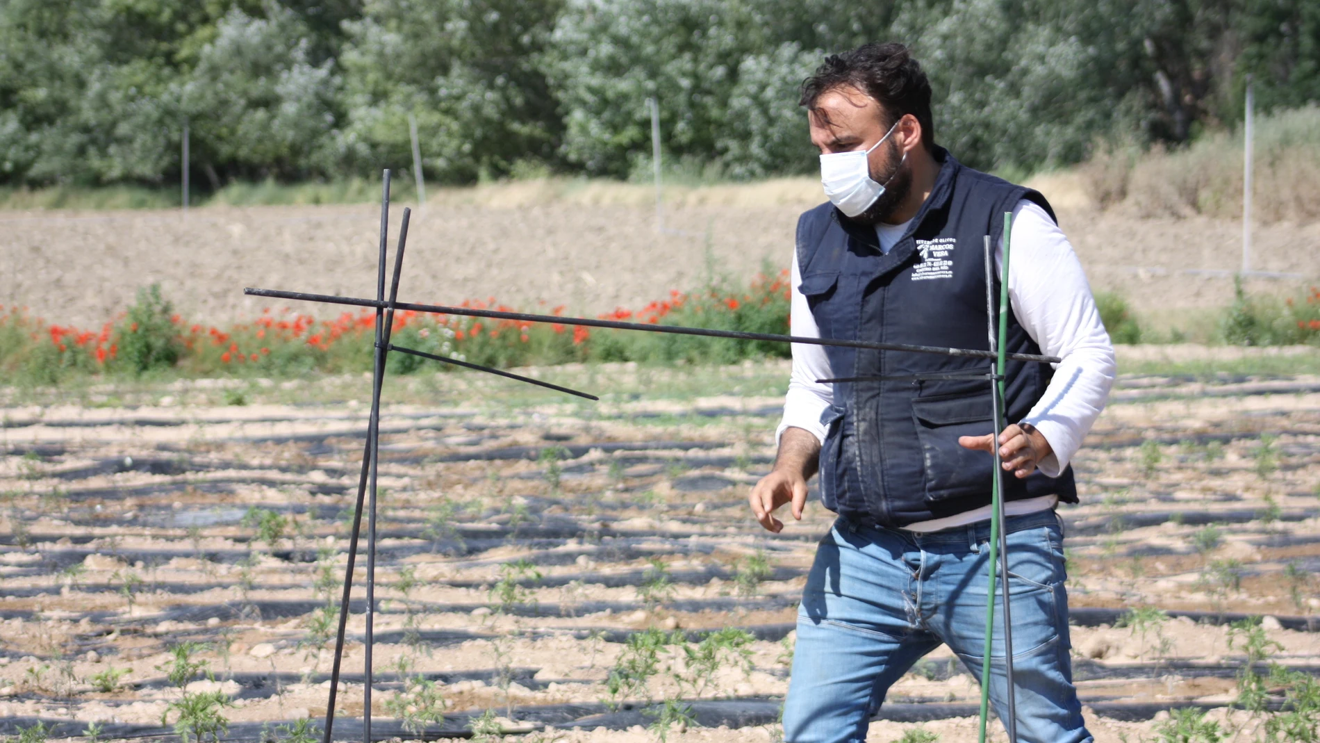 Mariano García-Patrón es agricultor desde hace cinco años, cuando dejó su trabajo en el sector bancario para hacerse con una finca que cosechar.