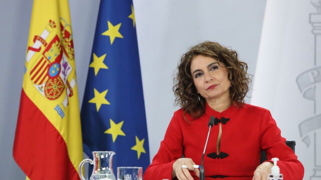 La portavoz del Gobierno y ministra de Hacienda, María Jesús Montero interviene durante la rueda de prensa posterior al Consejo de Ministros