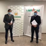 El director de Relaciones Externas de Mercadona en Andalucía, Jorge Romero, y el presidente de Landaluz, Álvaro Guillén