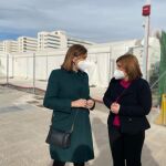 La presidenta del PPCV, Isabel Bonig, ha visitado el hospital de campaña de La Fe, junto a la portavoz del PP en el Ayuntamiento de Valencia, María José Català