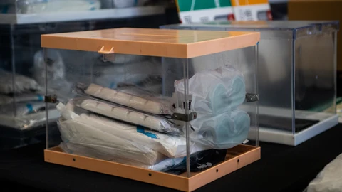 Material electoral para los próximos comicios de Cataluña en un almacén del Ayuntamiento de Barcelona