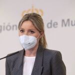 GRAF2097. MURCIA, 04/02/2021.-La consejera portavoz Ana Martínez Vidal del gobierno de Murcia, durante un momento de la rueda de prensa que ha ofrecido para informar sobre las decisiones del consejo de gobierno, este jueves en el Palacio de San Esteban, sede del gobierno regional. EFE/Marcial Guillén