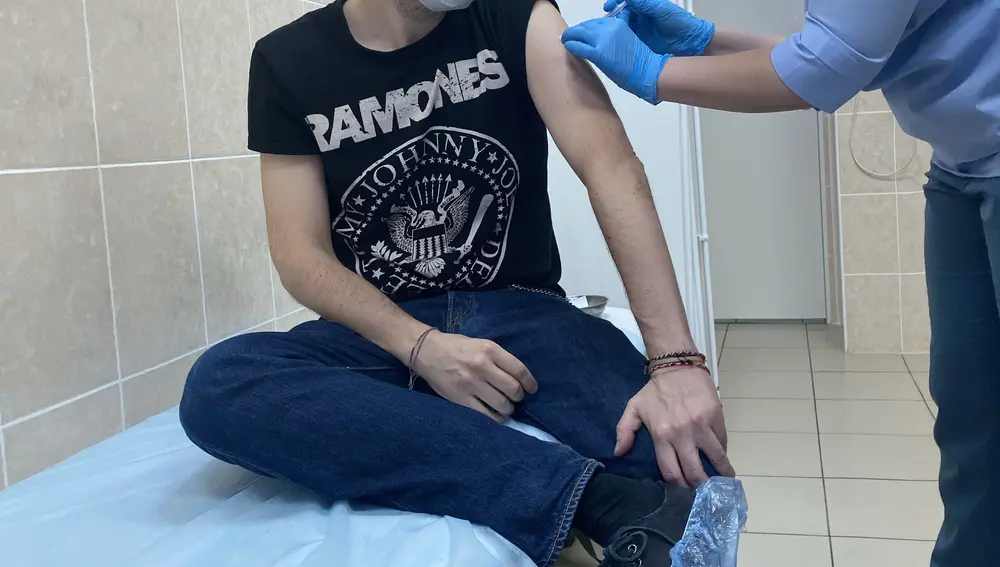 Carlos Moragas, durante el ensayo de la vacuna rusa
