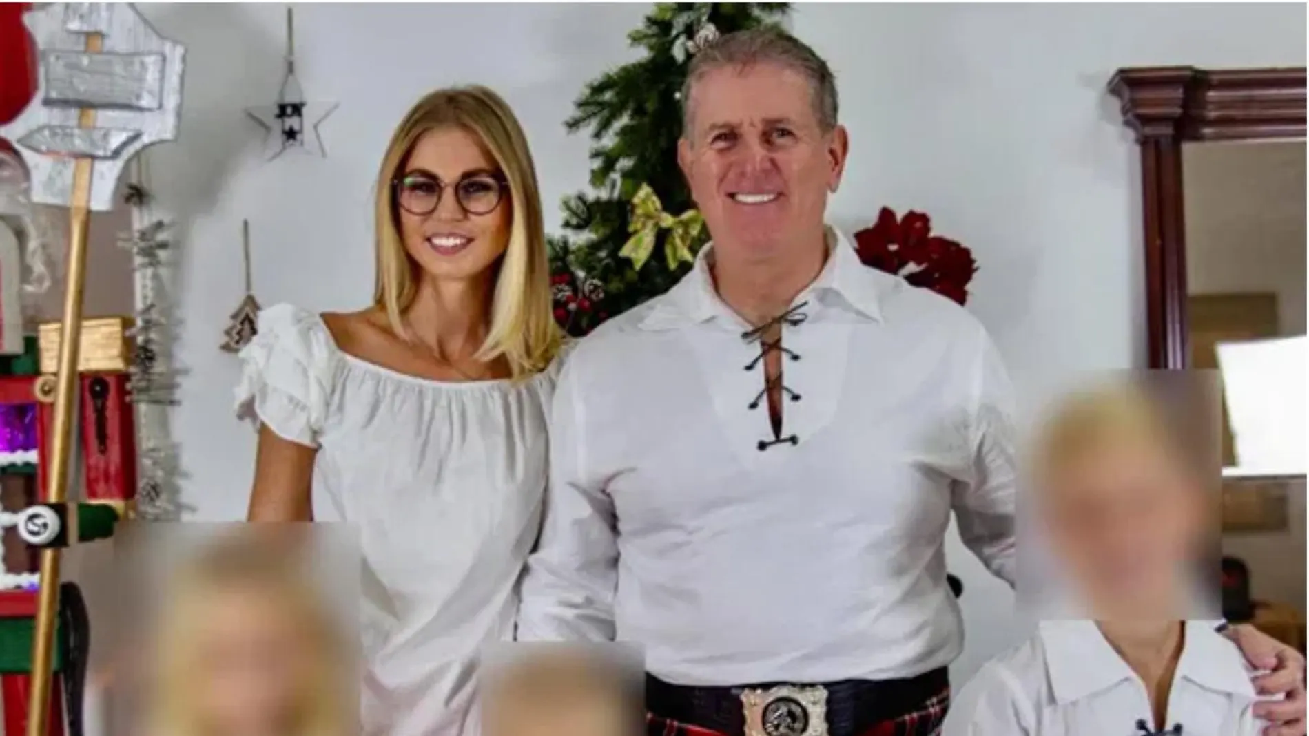 Karl Robb, el millonario escocés que compró Mi Gitana, con su familia en una imagen de sus redes sociales