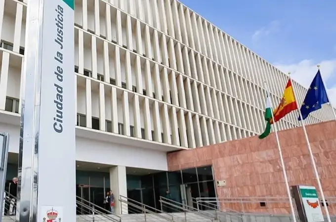 CGT pide a la Fiscalía de Málaga que investigue si dos directivos sanitarios se han saltado la cola de vacunación