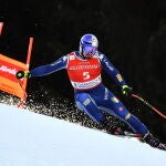 Dominik Paris, de Italia, en acción durante la carrera de entrenamiento para el descenso masculino de la Copa del Mundo de Esquí Alpino de la FIS en Garmisch-Partenkirchen EFE/EPA/PHILIPP GUELLAND