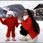 Isabel y su hijo en Saint Moritz