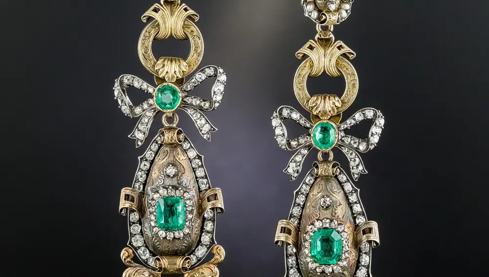 Pendientes de oro y plata con esmeraldas, perlas y diamantes