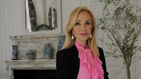 CARMEN LOMANA