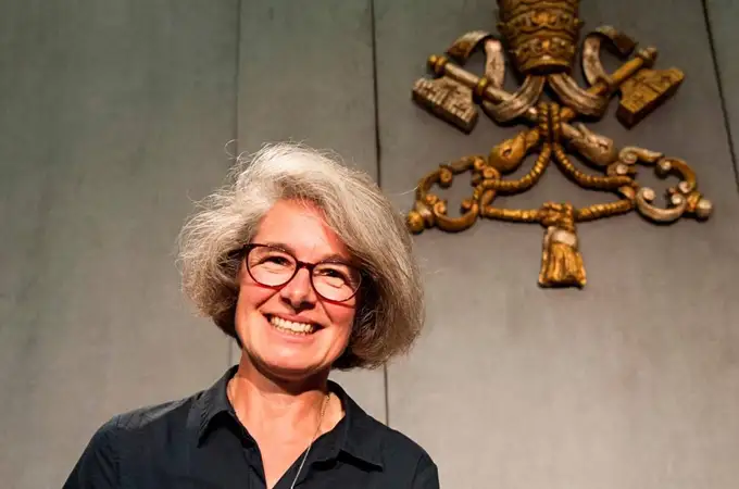Nathalie, la primera mujer con voz y voto en el Vaticano