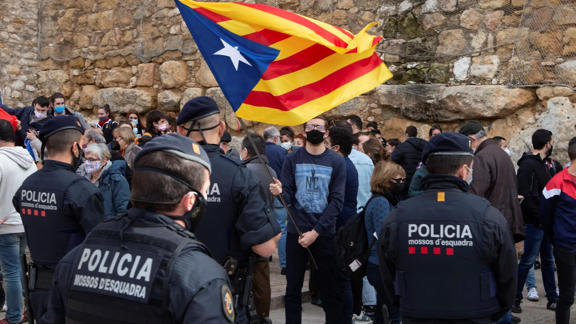 Grupos de independentistas se manifiestan en Tarragona