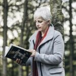 Maite R. Ochotorena publica "La mensajera del bosque", un thriller en el que Madrid es un personaje más