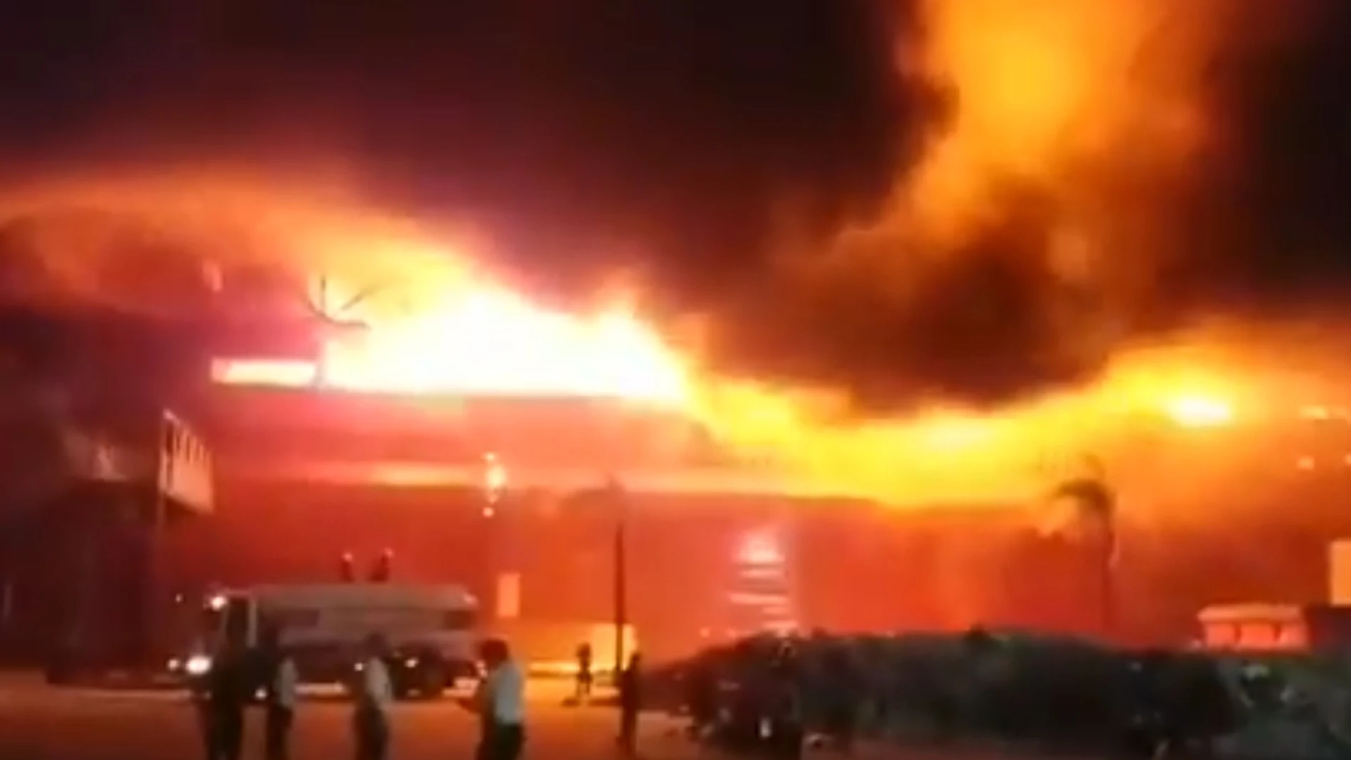 Espectacular incendio en las instalaciones del circuito argentino de Termas de Río Hondo