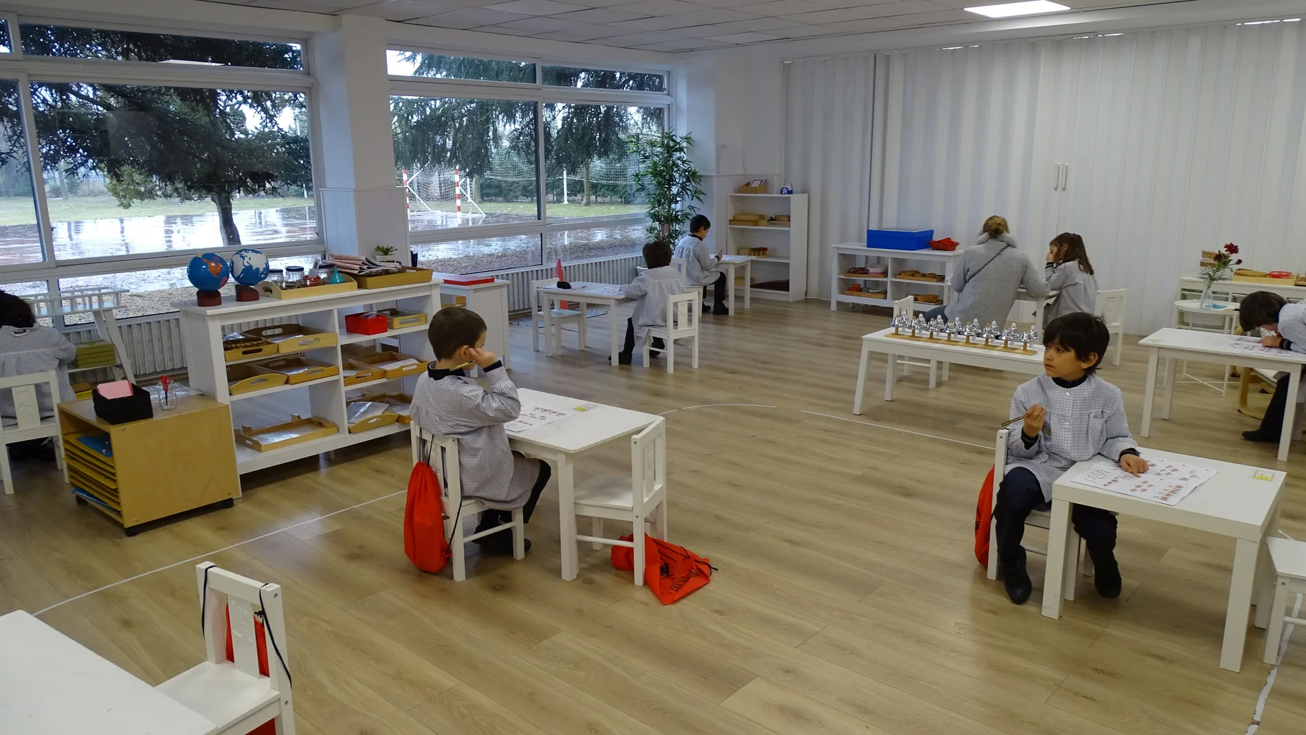 Aula de infantil del Peñacorada con juegos y materiales Montessori