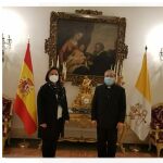 La presidenta de la APROGC con el Nuncio