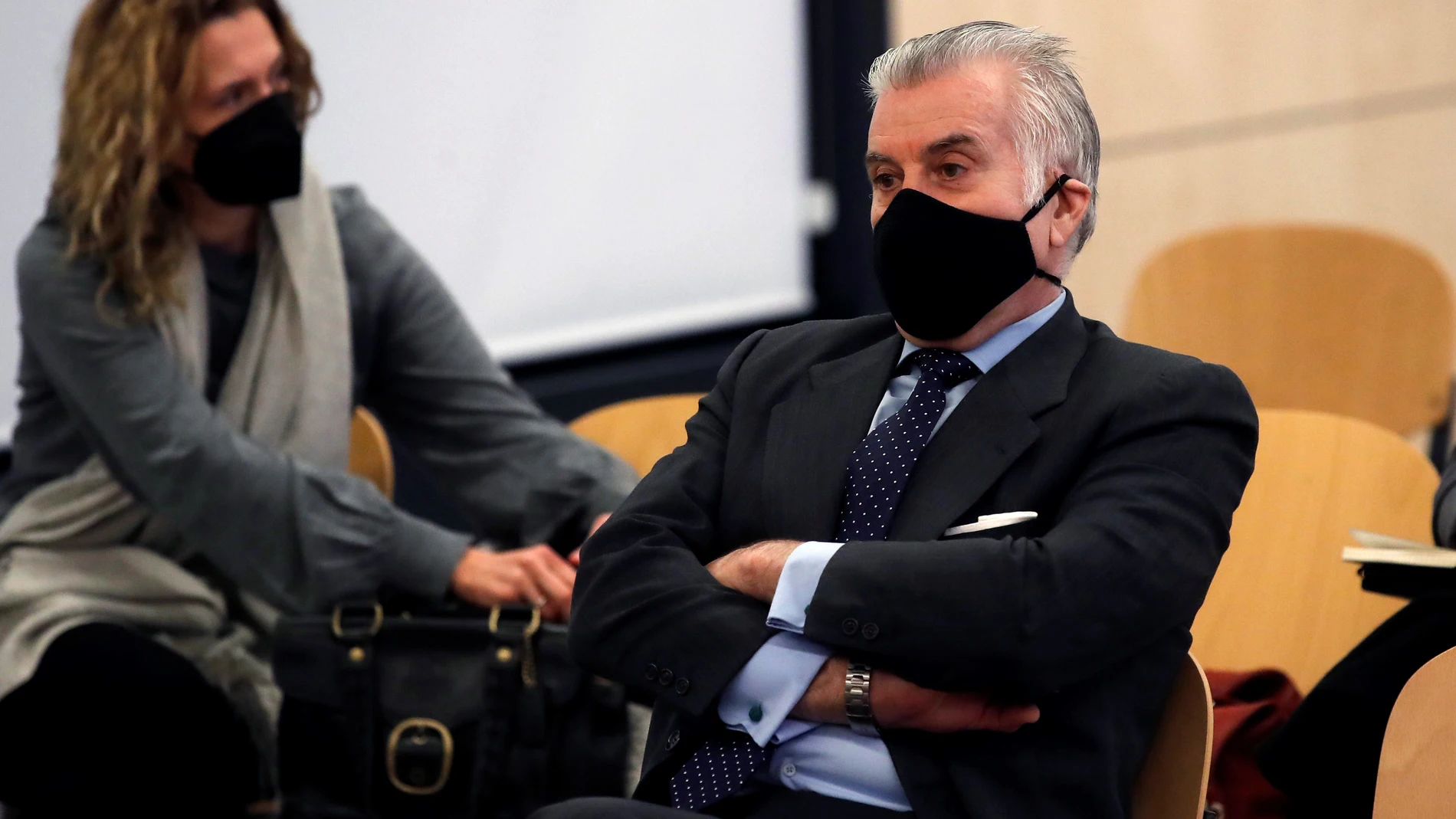 El extesorero del PP Luis Bárcenas durante el juicio por la presunta caja 'b' del PP, que comienza este lunes, en San Fernando de Henares, Madrid,
