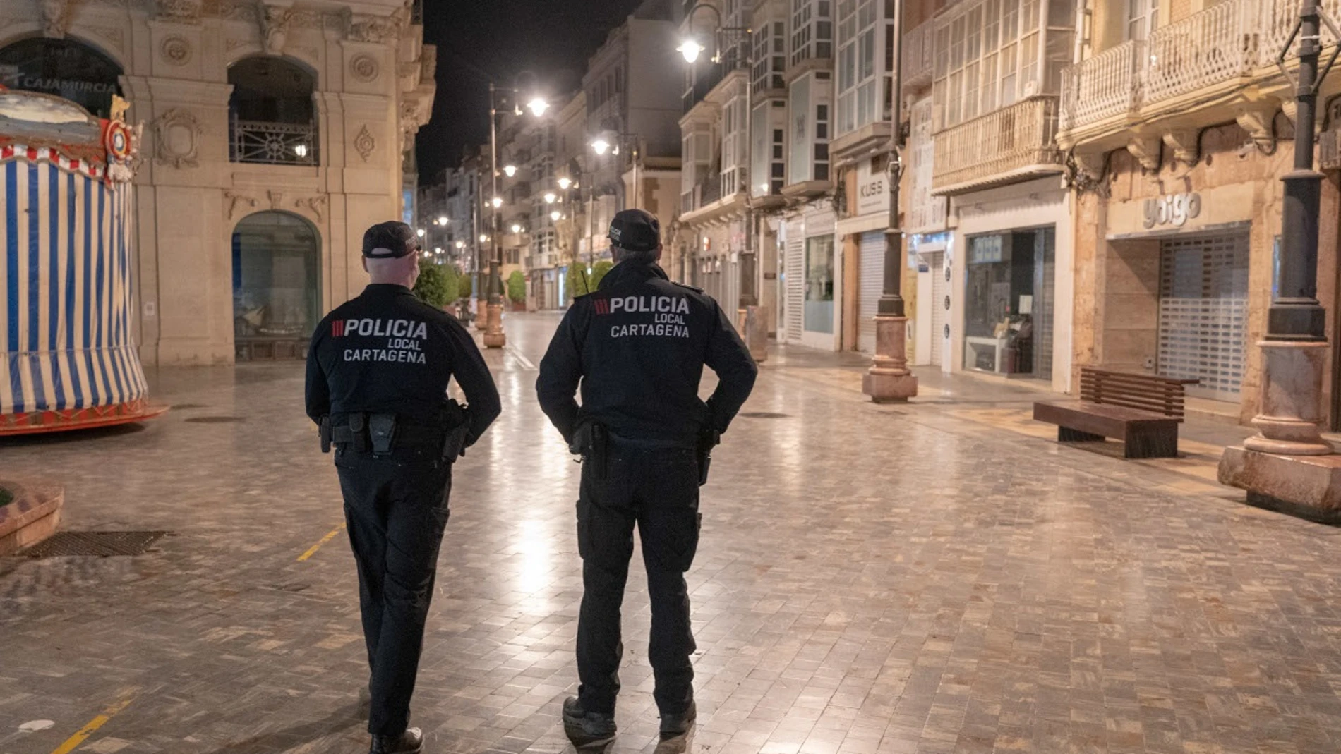 Agentes de la Policía Local vigilando las calles del centro. Imagen de archivo