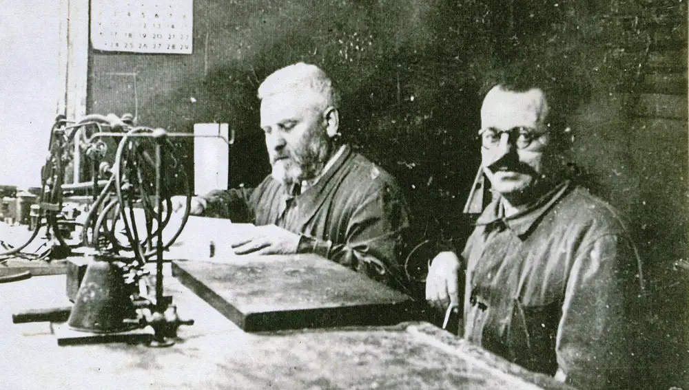Irurita y su sobrino y secretario, el sacerdote Marcos Goñi, escondidos en el taller del joyero Antoni Tort.