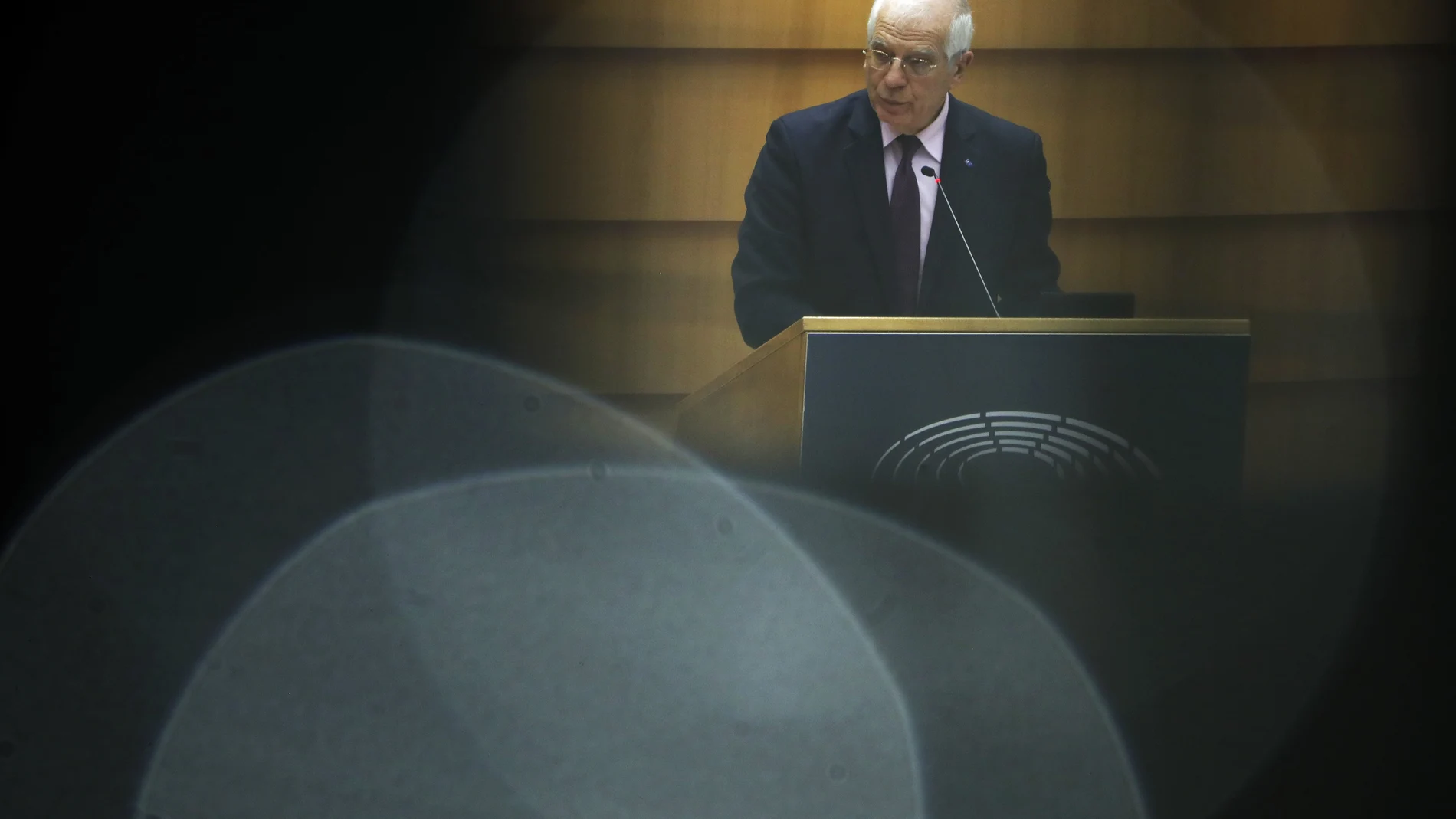 El jefe de política exterior de la Unión Europea, Josep Borrell, se dirige a los eurodiputados en el Parlamento Europeo en Bruselas tras su viaje a Moscú