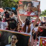 Protesta en apoyo de Aung San Suu Kyi en Rangún, Birmania09/02/2021