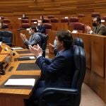 El presidente de la Junta, Alfonso Fernández Mañueco, durante un momento del debate