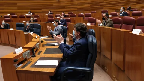 El presidente de la Junta, Alfonso Fernández Mañueco, durante un momento del debate