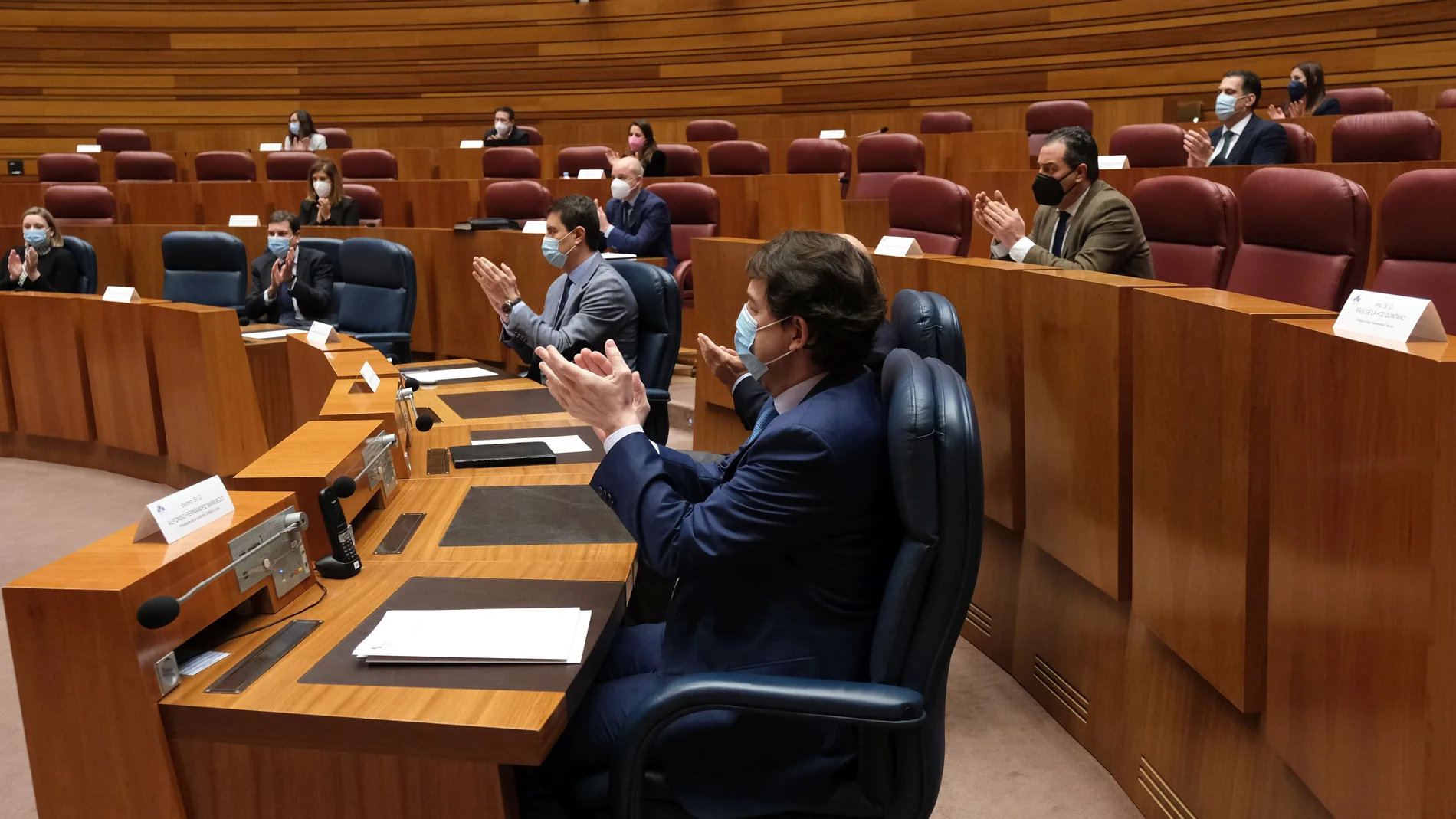 El presidente de la Junta, Alfonso Fernández Mañueco, durante un momento del debate