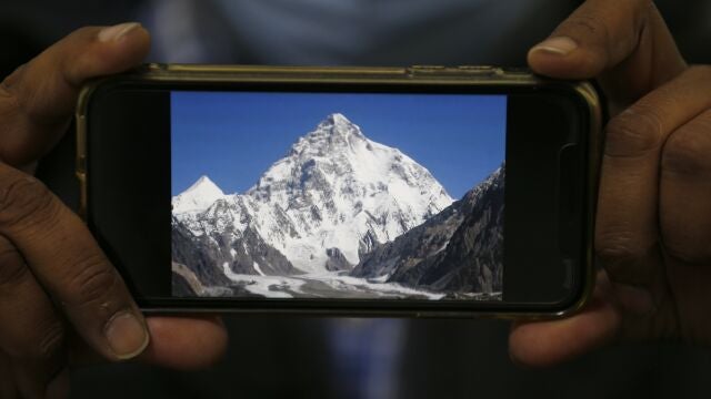 La imagen del K2, en un teléfono móvil