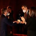 El Rey Felipe VI y la Reina entregan el premio Mejor Periodista del Año 2020 a Carlos Alsina
