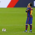 Messi se lamenta en el partido con el Sevilla de semifinales de Copa