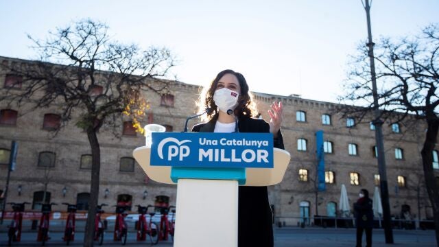 La presidenta de la Comunidad de Madrid, Isabel Díaz Ayuso, durante un acto en la campaña de las pasadas elecciones autonómicas en Cataluña