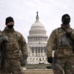 Miembros de la Guardia de la Nacional de Estados Unidos blindan el Capitolio durante el segundo "impeachment"