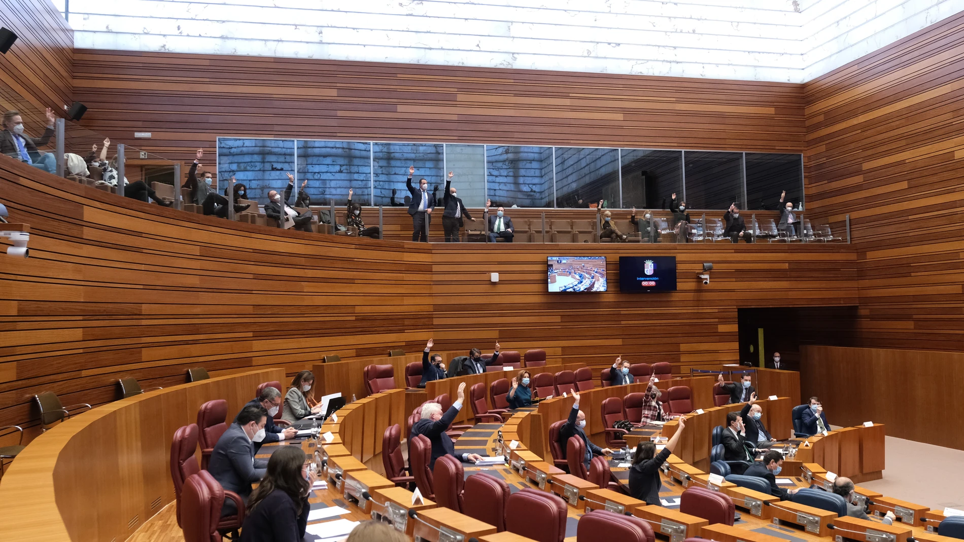 Votación de la Ley de Presupuestos en las Cortes regionales