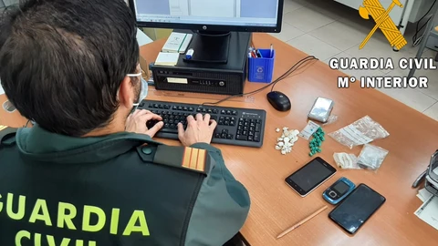 Un agente de la Guardia Civil