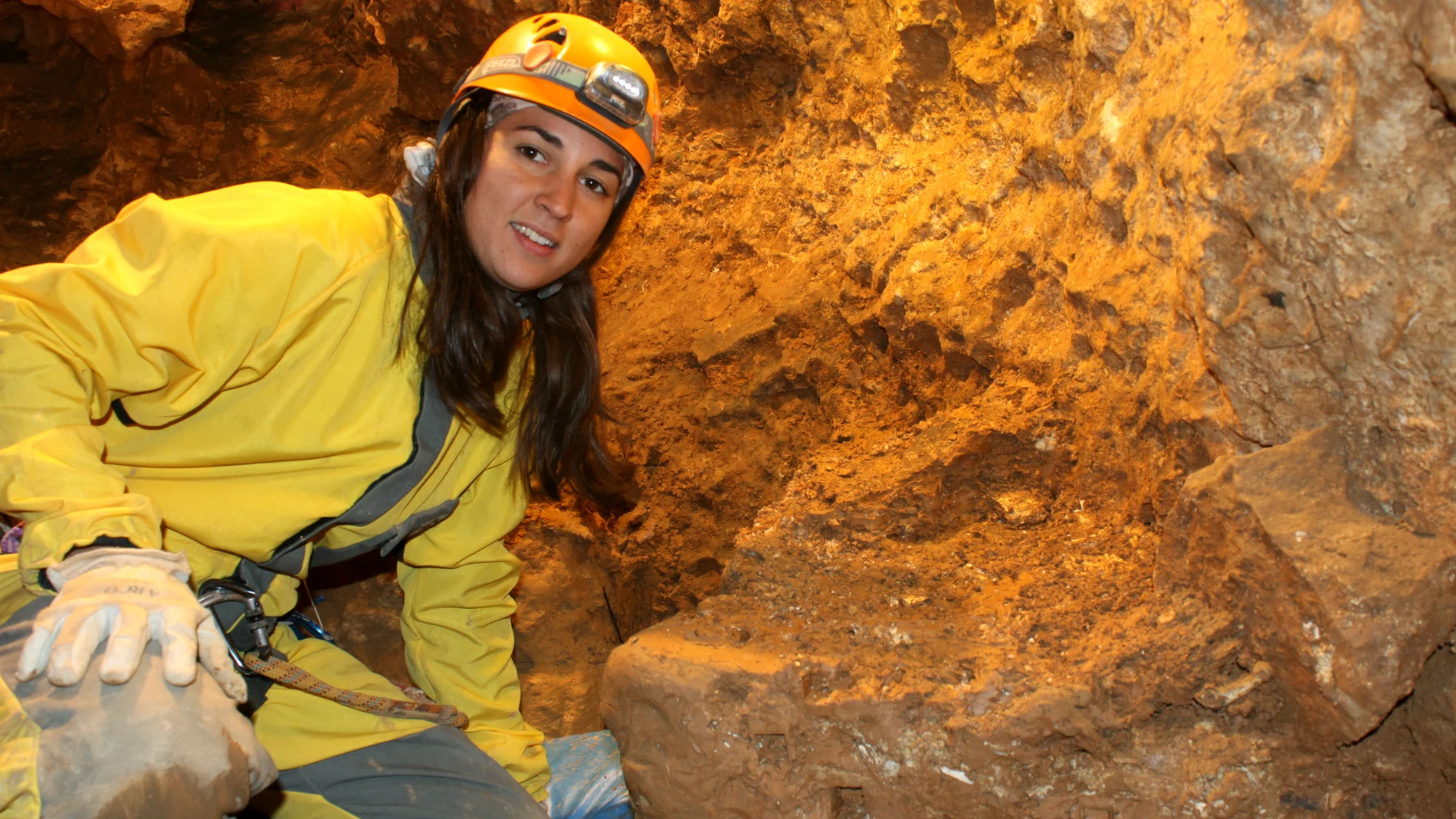 La investigadora Ana Pantoja Pérez realizará el trabajo de investigación ‘Los cráneos de la Sima de los Huesos (Sierra de Atapuerca, Burgos) con la beca de Bankia del ‘Programa para jóvenes científicos del Proyecto Atapuerca 2021’