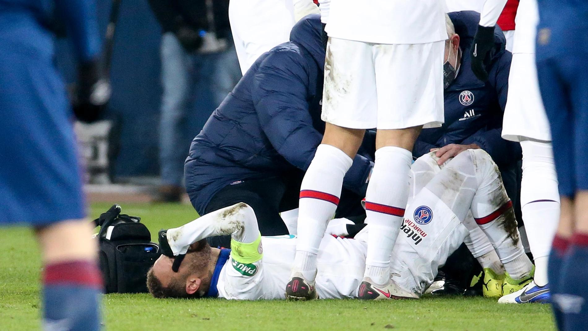 Neymar Jr cayó lesinado ante el Caen