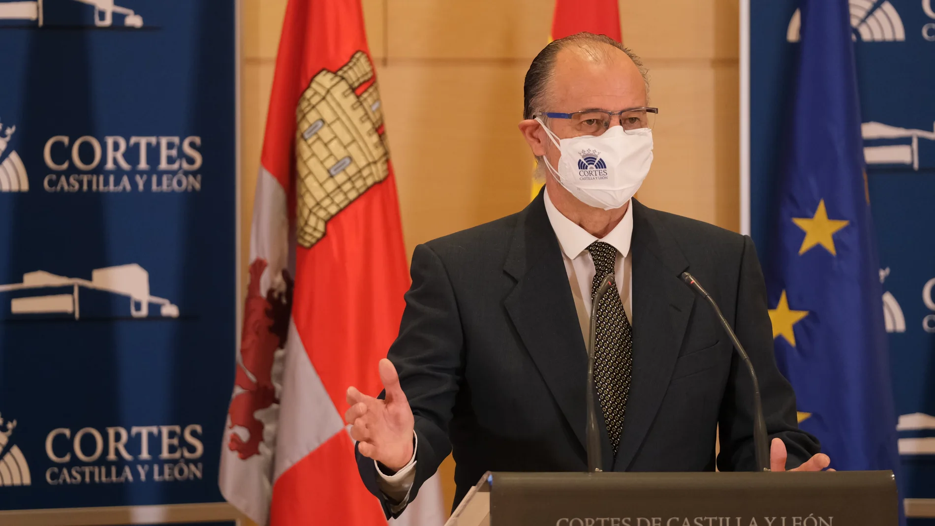 El presidente de las Cortes de Castilla y León, Luis Fuentes, anuncia la suspensión de los actos del Día del Estatuto de Autonomía