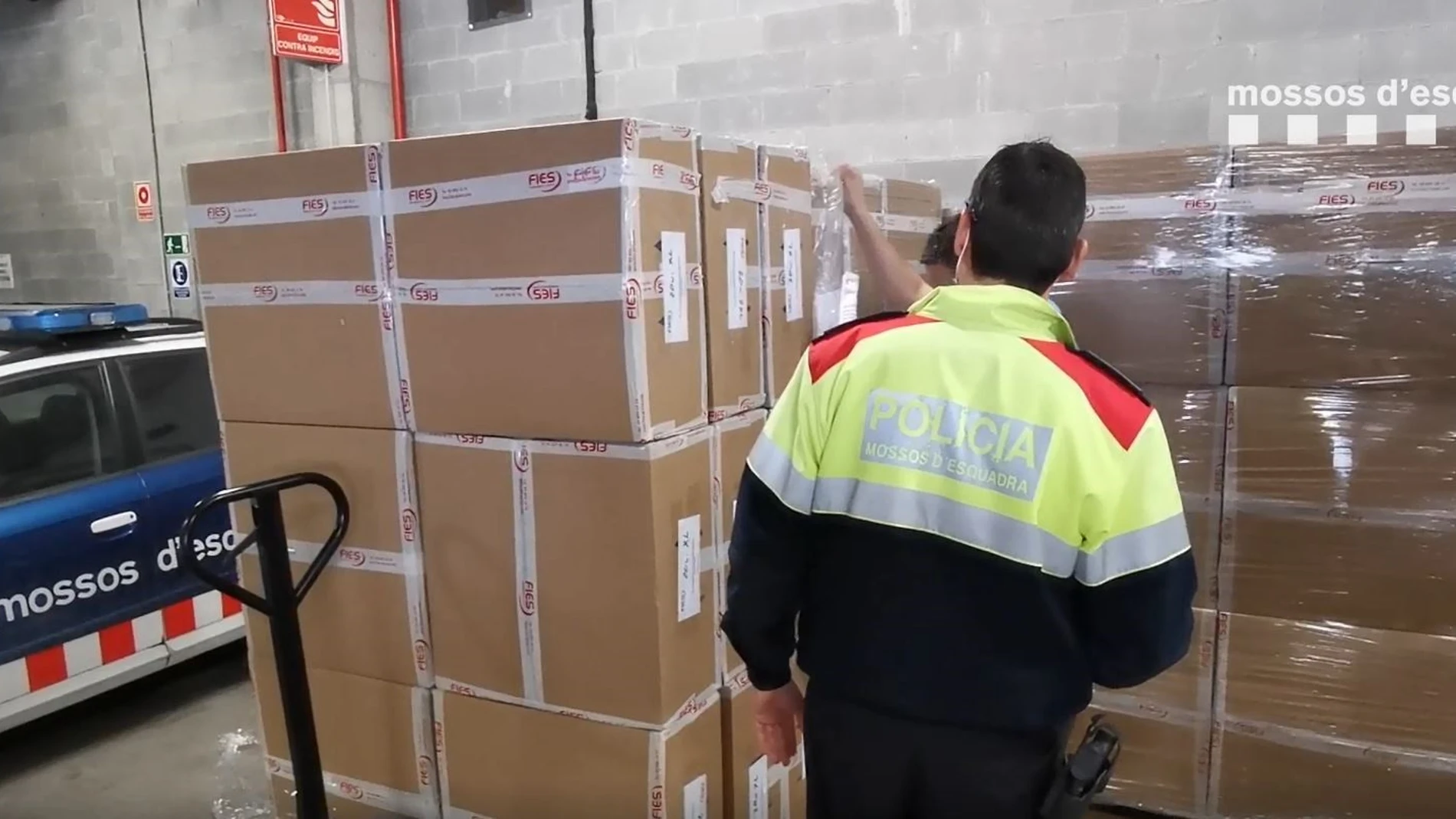 Los Mossos d'Esquadra recogen los equipos de protección individual (EPI’s) para las elecciones del 14F.MOSSOS D'ESQUADRA12/02/2021