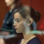 Melissa Guers da vida a la protagonista del turbio drama judicial sobre un brutal asesinato que constituye "La chica del brazalete"