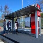 Valencia comienza la renovación de sus marquesinas de las paradas de autobús