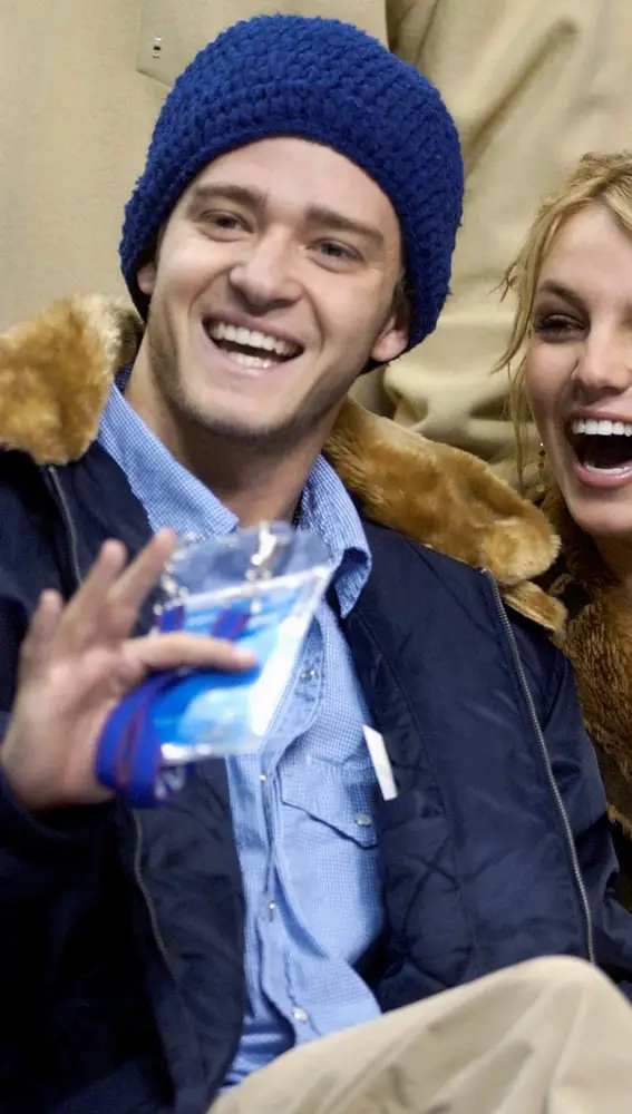 FILE PHOTO - Singer Britney Spears and boyfriend singer Justin Timberlake of NSYNC at the 2002 NBA All-Star game at the Philadelphia Convention Center, Pennsylvania U.S. February 10, 2002. REUTERS/Tim Shaffer/File Picture
